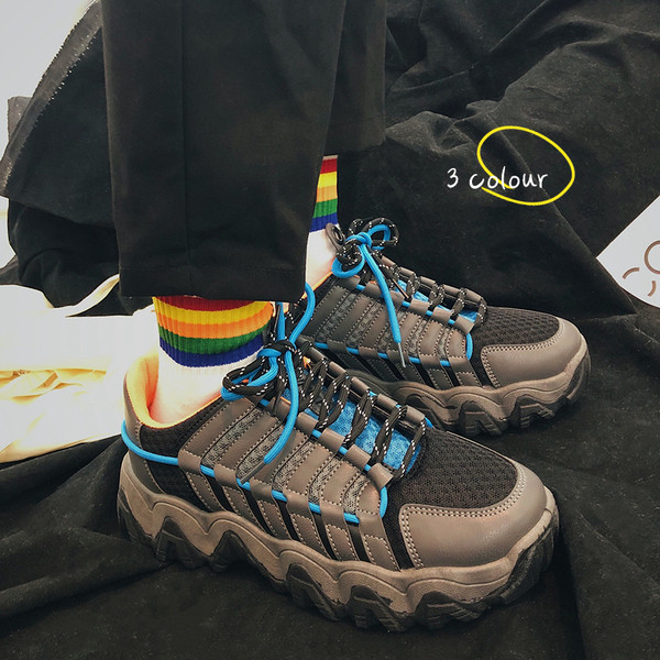 Színes férfi tornacipő durva talppal és fűzővel – új modell