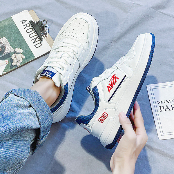 Légáteresztő férfi tornacipő eco bőrből hímzéssel, két modellben