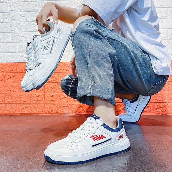 Légáteresztő férfi tornacipő eco bőrből hímzéssel, két modellben