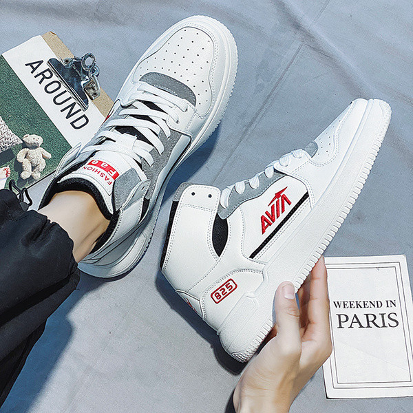 Légáteresztő férfi tornacipő eco bőrből hímzéssel, két modellben