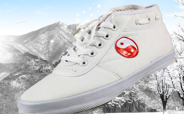 Férfi textil tornacipő nyakkendővel és emblémával