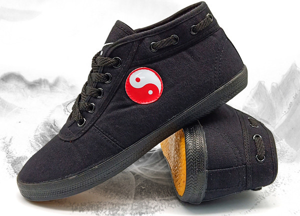 Férfi textil tornacipő nyakkendővel és emblémával