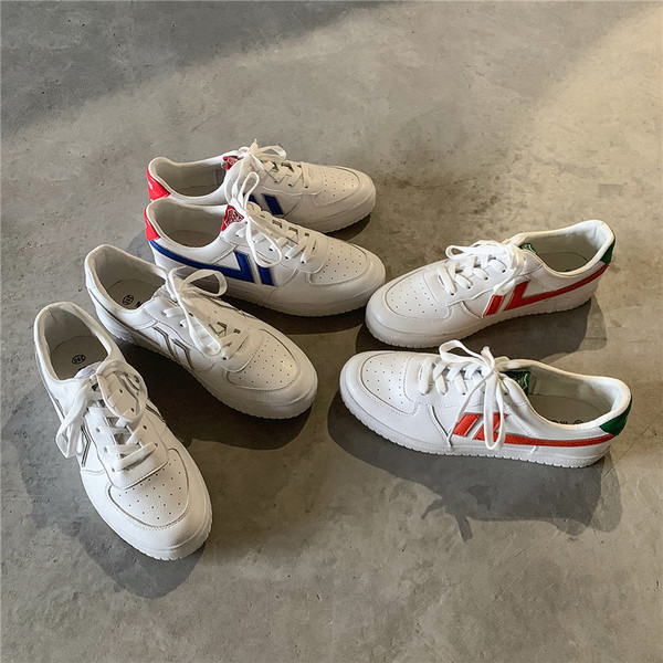 Eko bőrből készült, lapos talpú férfi tornacipő