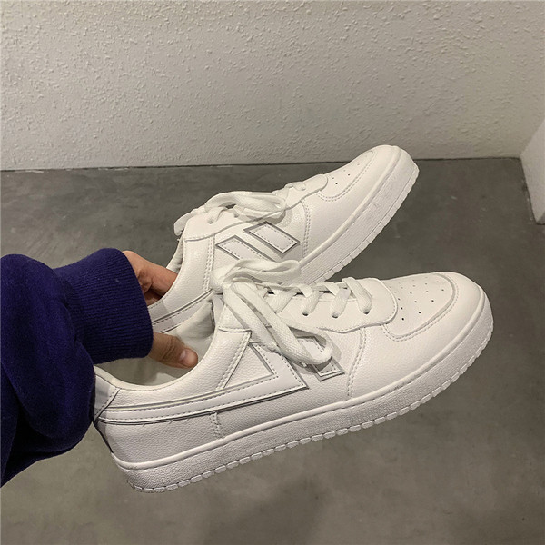 Eko bőrből készült, lapos talpú férfi tornacipő