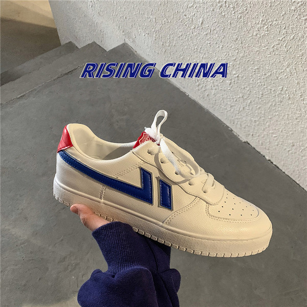 Eko bőrből készült, lapos talpú férfi tornacipő