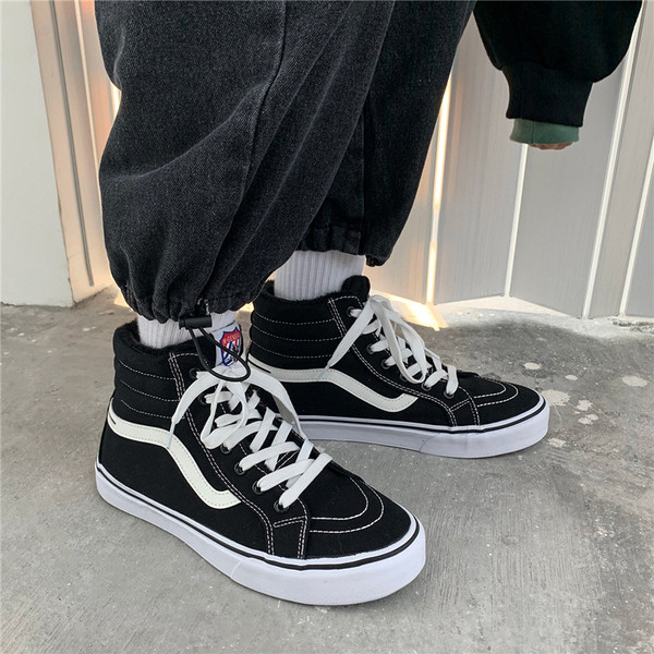 Férfi tornacipő fekete textil színben - két modell