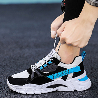 Durva talpú, feliratos férfi sportcipő