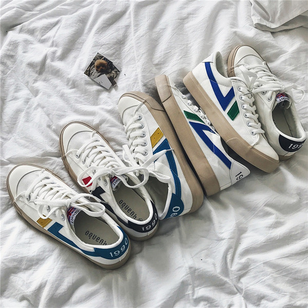 Alkalmi férfi tornacipő lapos textil talppal