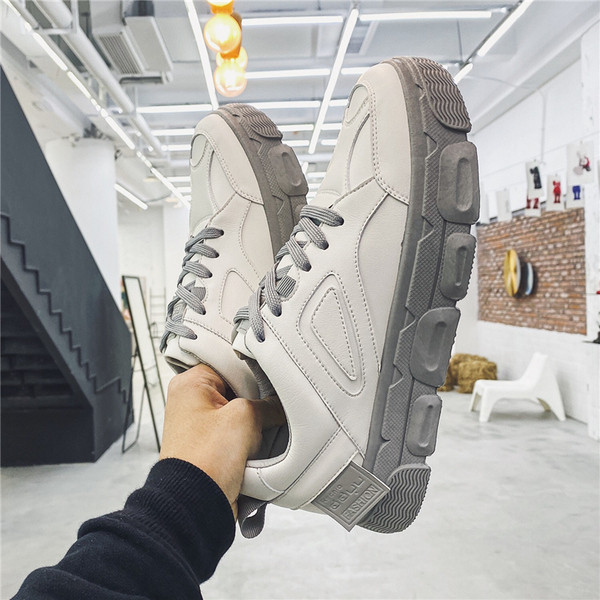 Eko bőrből készült, lapos talpú férfi tornacipő