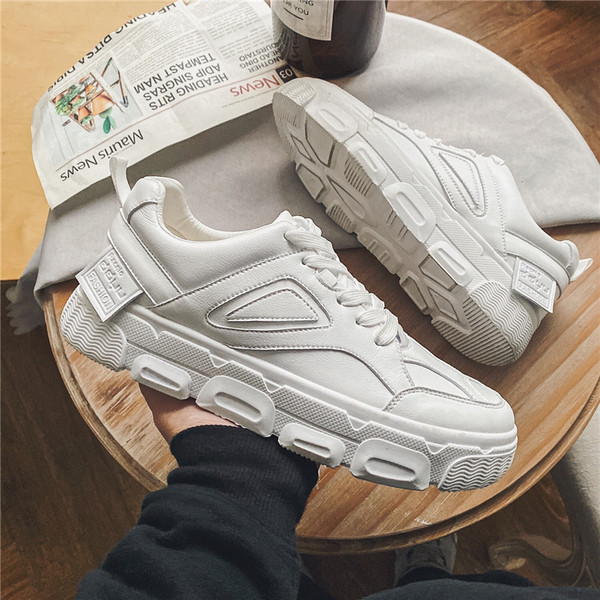 Eko bőrből készült, lapos talpú férfi tornacipő