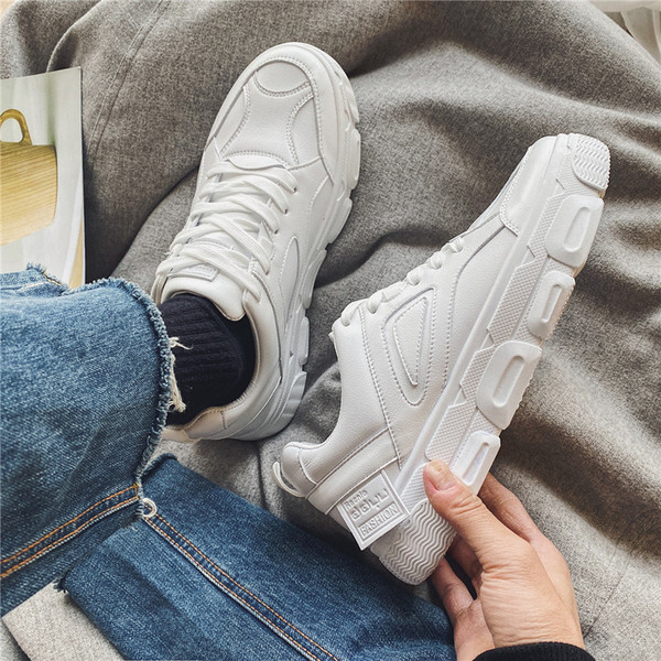 Eko bőrből készült, lapos talpú férfi tornacipő