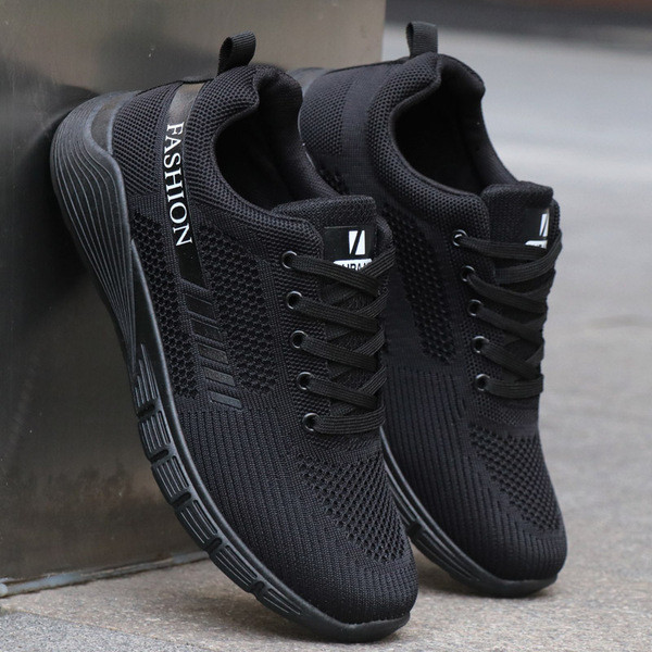 Hétköznapi férfi tornacipő hálóval