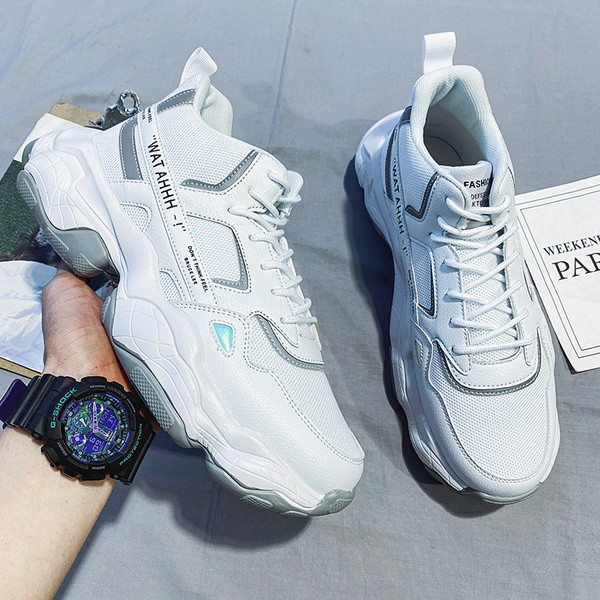 Durva talpú, feliratos férfi sportcipő