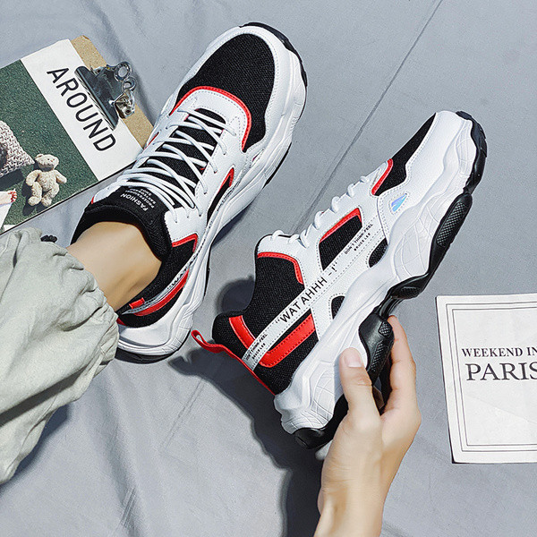 Durva talpú, feliratos férfi sportcipő