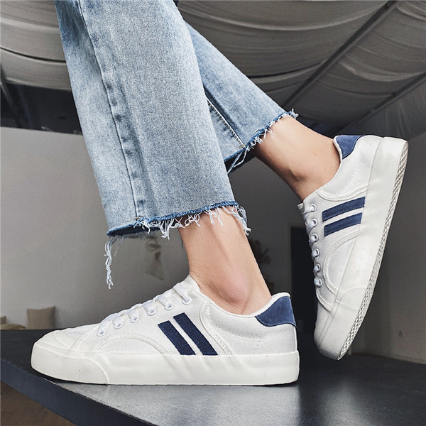 Lapos talpú vászon férfi tornacipő