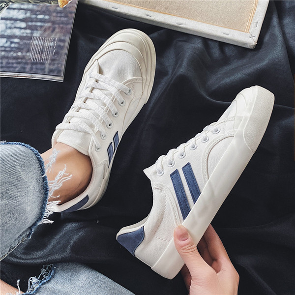 Lapos talpú vászon férfi tornacipő