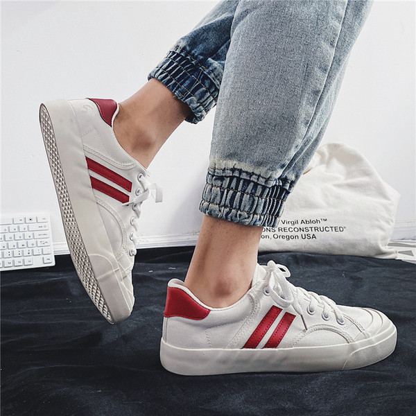 Lapos talpú vászon férfi tornacipő