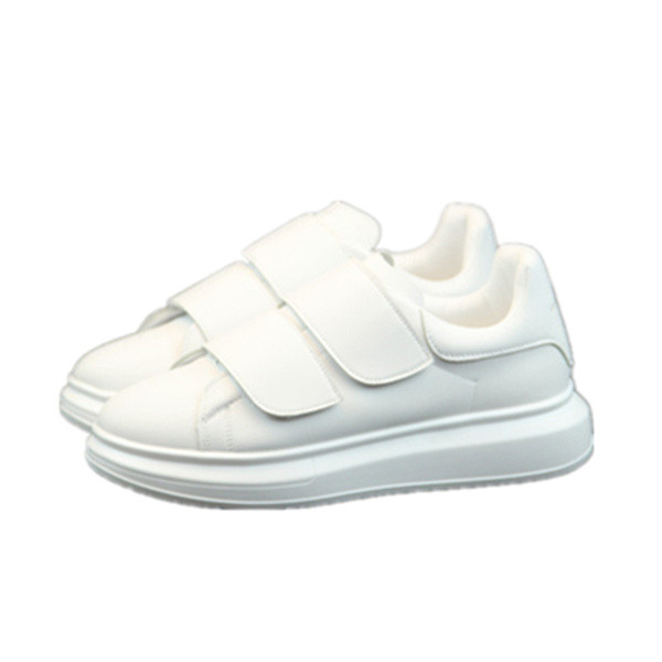 Alkalmi, fehér férfi tornacipő matricákkal