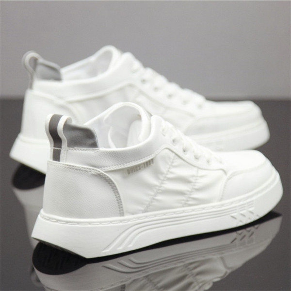 Légáteresztő férfi tornacipő lapos talppal - két modell