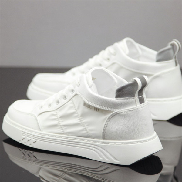 Légáteresztő férfi tornacipő lapos talppal - két modell