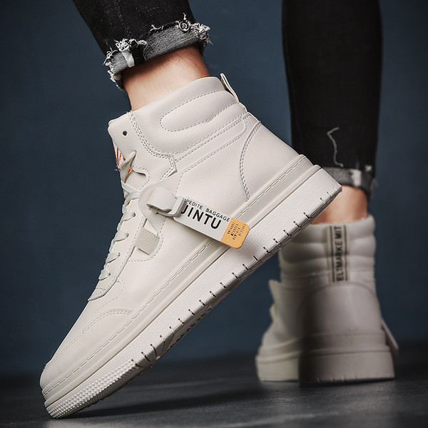 Öko bőrből készült magas férfi tornacipő, hímzéssel