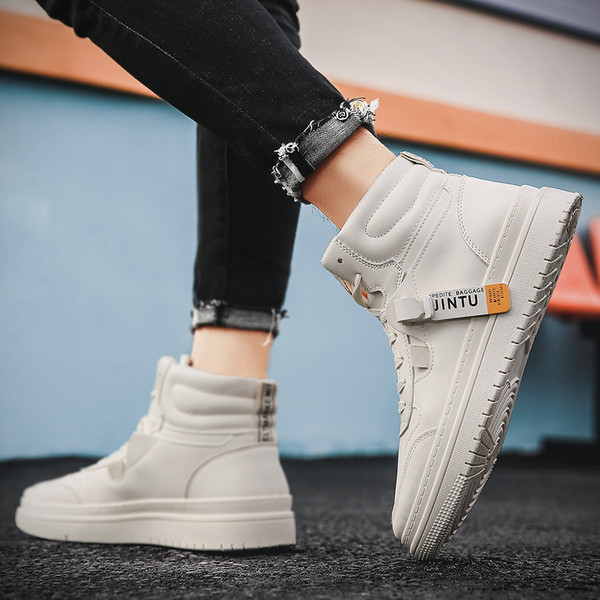 Öko bőrből készült magas férfi tornacipő, hímzéssel