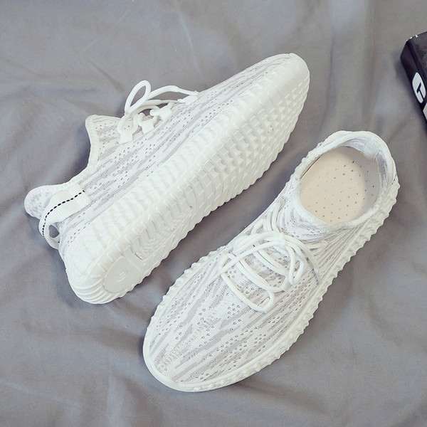 Uus mudel suvised hingavad lõuendist tossud meestele