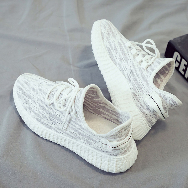 Uus mudel suvised hingavad lõuendist tossud meestele