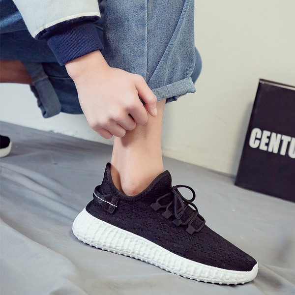 Uus mudel suvised hingavad lõuendist tossud meestele