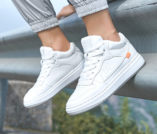 Modern, fűzős férfi tornacipő