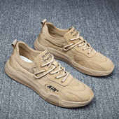 Légáteresztő anyagból készült modern férfi tornacipő felirattal