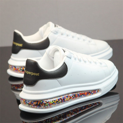 Öko bőrből készült fehér férfi tornacipő új modellje