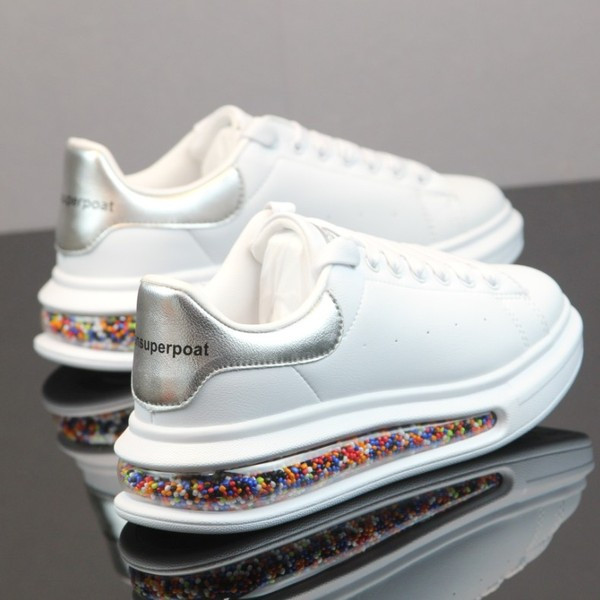 Öko bőrből készült fehér férfi tornacipő új modellje