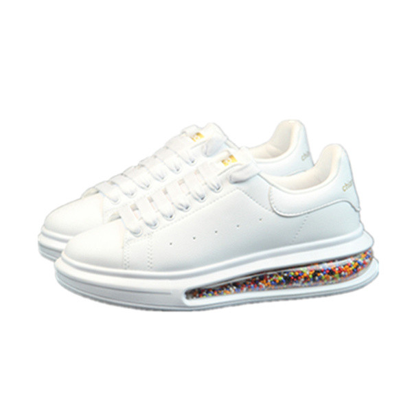 Öko bőrből készült fehér férfi tornacipő új modellje