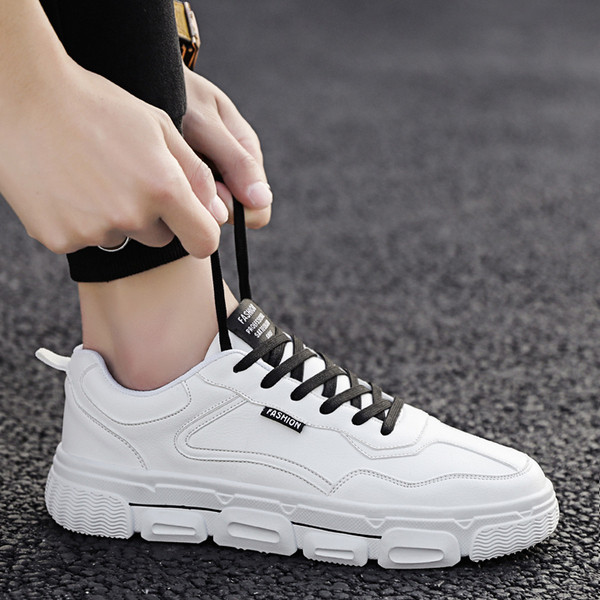 Modern férfi tornacipő lapos magas talppal