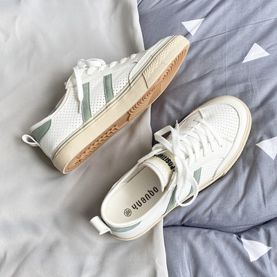 Légáteresztő férfi tornacipő lapos talppal és fűzővel