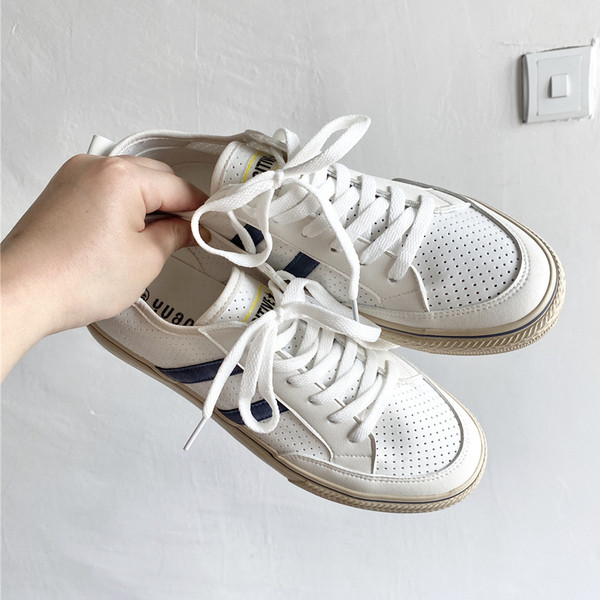 Légáteresztő férfi tornacipő lapos talppal és fűzővel