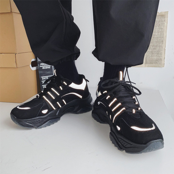 Alkalmi férfi tornacipő durva talppal - szürke és fekete