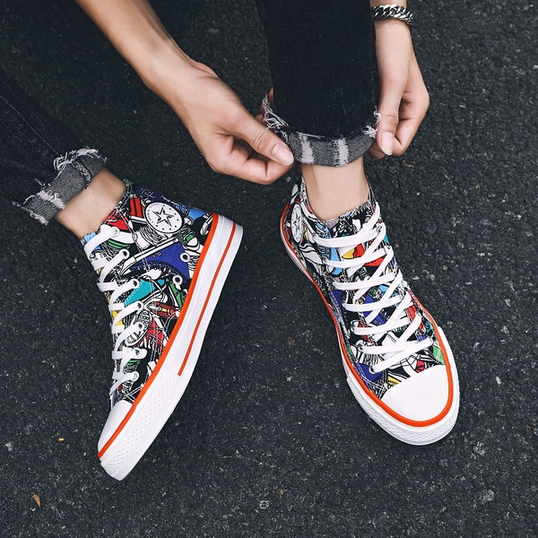 Magas férfi tornacipő mintával