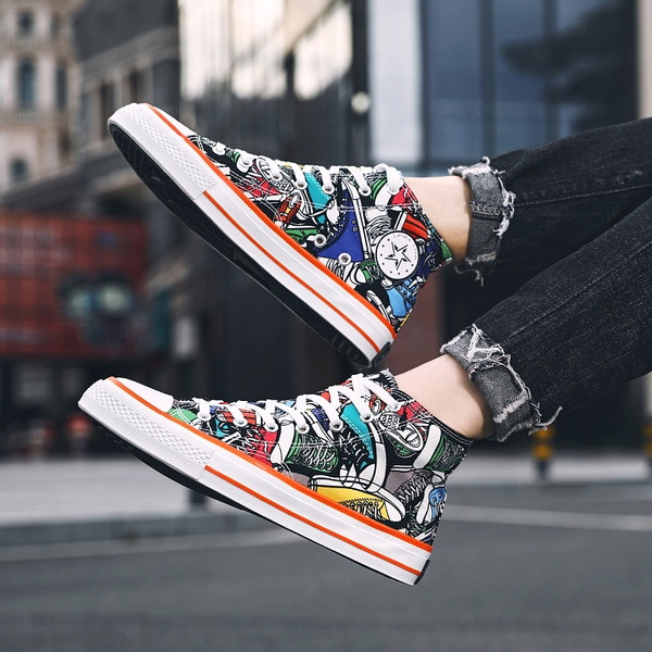 Magas férfi tornacipő mintával