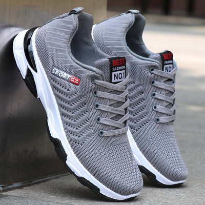 Férfi tornacipő hálóval és felirattal