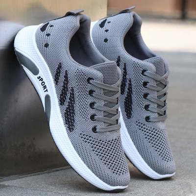 Férfi tornacipő hálóval és felirattal