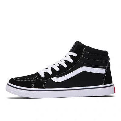 Alkalmi férfi tornacipő fűzővel és fehér talppal