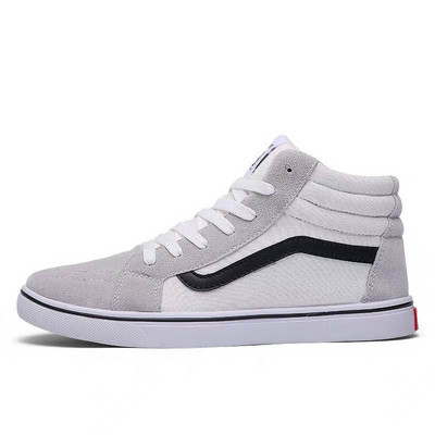 Alkalmi férfi tornacipő fűzővel és fehér talppal