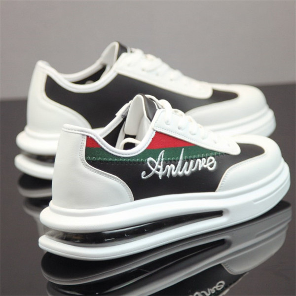 Légáteresztő férfi tornacipő légkamrával és fűzővel