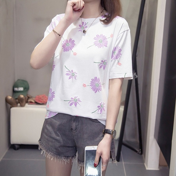 Női póló rövid ujjú fehér és sárga színben, virágmintával