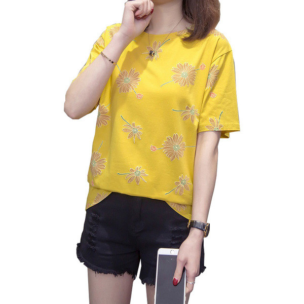 Női póló rövid ujjú fehér és sárga színben, virágmintával