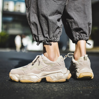 Aktuális férfi tornacipő durva talppal, két modellben