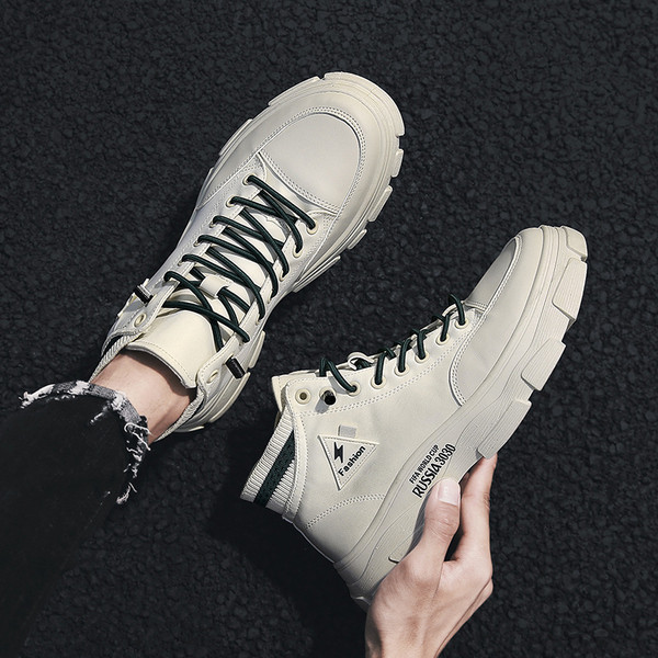 Férfi téli tornacipő durva talppal és fűzővel