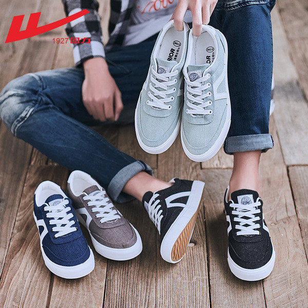 Alkalmi férfi tornacipő textilből, fűzővel